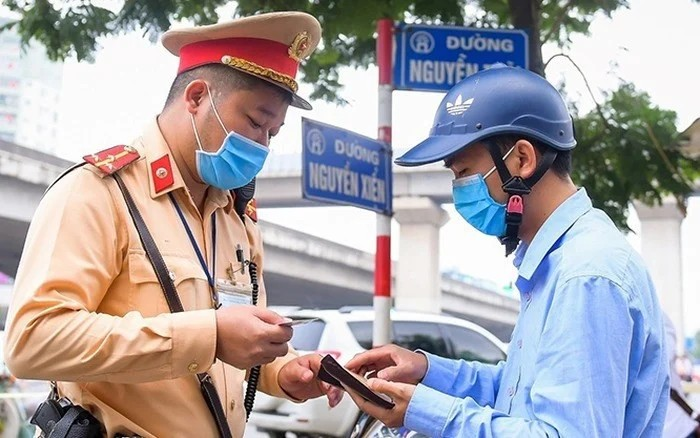 Từ năm nay, xe đi ngược chiều hoặc lùi xe, quay đầu trên đường cao tốc có thể bị phạt đến 40 triệu đồng - ảnh 1