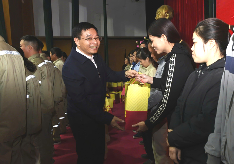 ‘Tết sum vầy’, Bộ Tài chính chia sẻ đồng hành cùng công nhân hoàn cảnh khó khăn- Ảnh 2. ‘Tết sum vầy’, Bộ Tài chính chia sẻ đồng hành cùng công nhân hoàn cảnh khó khăn- Ảnh 2.