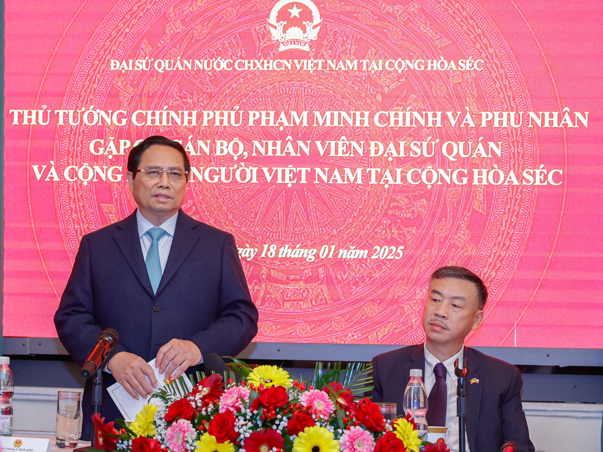 Thủ tướng: Tiếp tục sửa đổi, hoàn thiện luật để bảo đảm quyền, lợi ích hợp pháp, chính đáng của kiều bào- Ảnh 3. Thủ tướng: Tiếp tục sửa đổi, hoàn thiện luật để bảo đảm quyền, lợi ích hợp pháp, chính đáng của kiều bào- Ảnh 3.