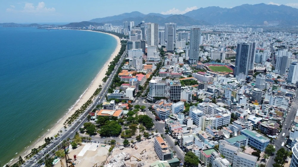 Chưa đầy 5 năm nữa, tỉnh sở hữu vịnh biển đẹp nhất thế giới sẽ lên TP trực thuộc Trung ương- Ảnh 1. Chưa đầy 5 năm nữa, tỉnh sở hữu vịnh biển đẹp nhất thế giới sẽ lên TP trực thuộc Trung ương- Ảnh 1.