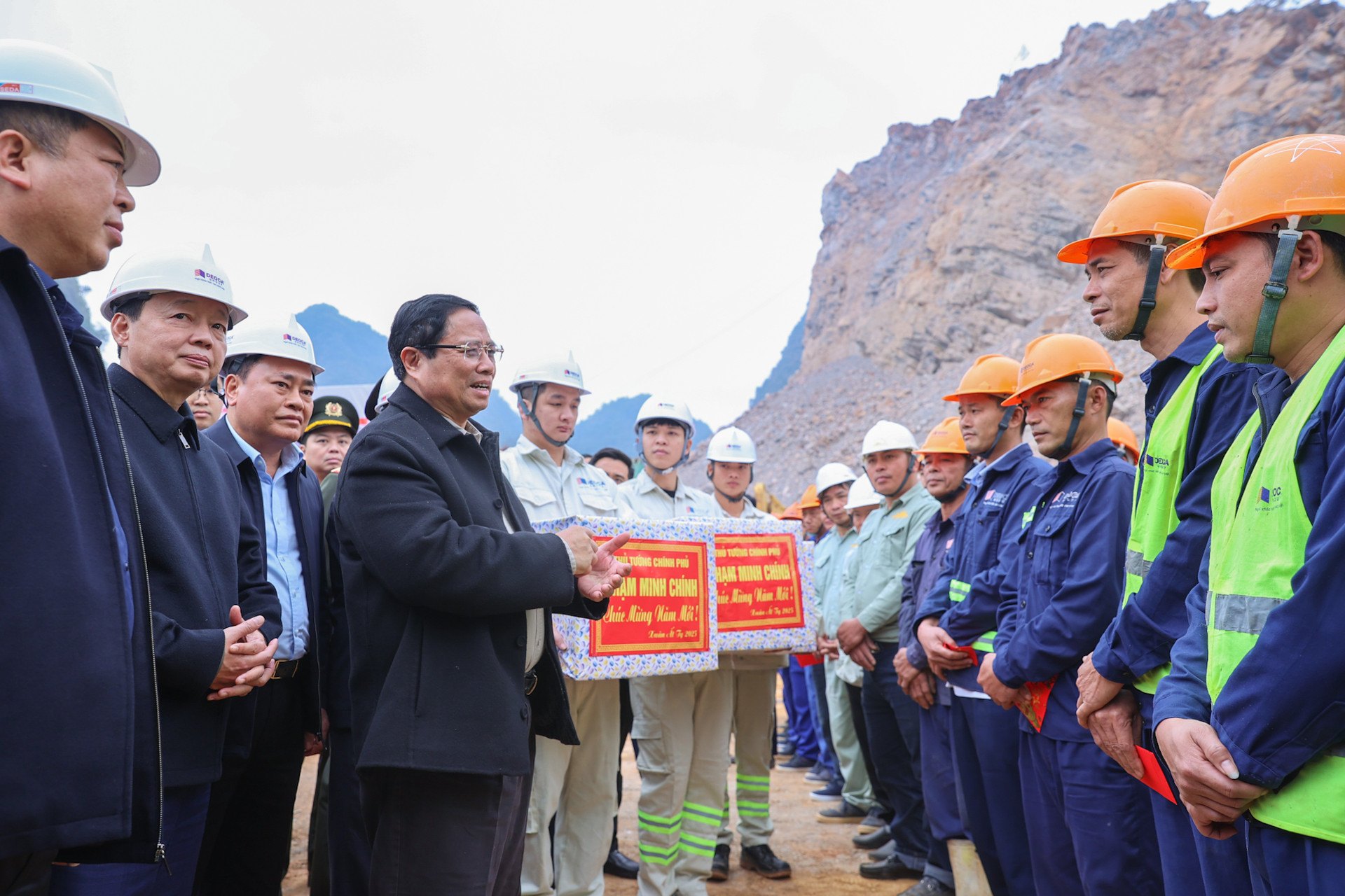 Thủ tướng thị sát dự án cao tốc Đồng Đăng (Lạng Sơn) - Trà Lĩnh (Cao Bằng)- Ảnh 3. Thủ tướng thị sát dự án cao tốc Đồng Đăng (Lạng Sơn) - Trà Lĩnh (Cao Bằng)- Ảnh 3.
