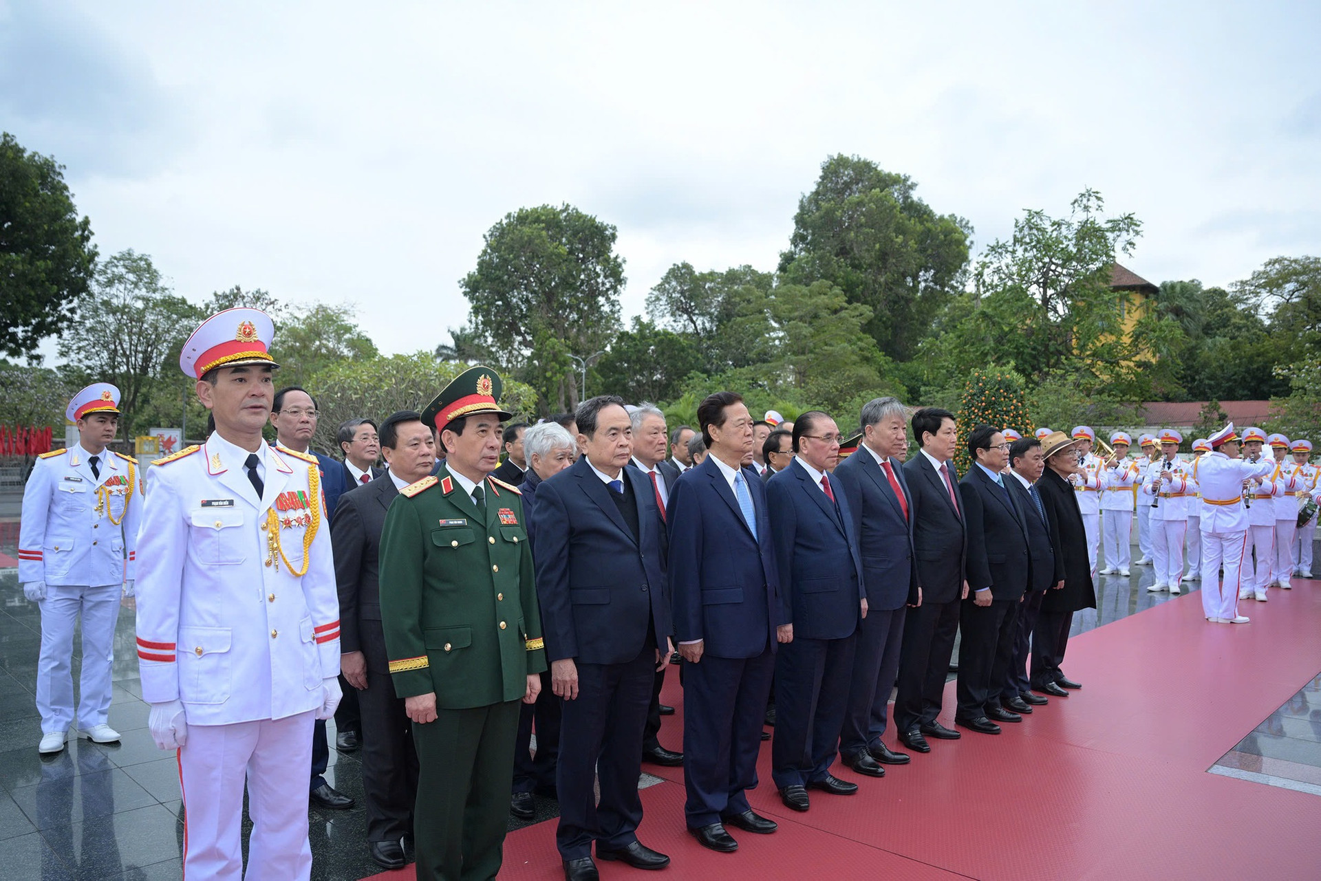 Lãnh đạo Đảng, Nhà nước vào Lăng viếng Chủ tịch Hồ Chí Minh nhân kỷ niệm 95 năm Ngày thành lập Đảng- Ảnh 5. Lãnh đạo Đảng, Nhà nước vào Lăng viếng Chủ tịch Hồ Chí Minh nhân kỷ niệm 95 năm Ngày thành lập Đảng- Ảnh 5.