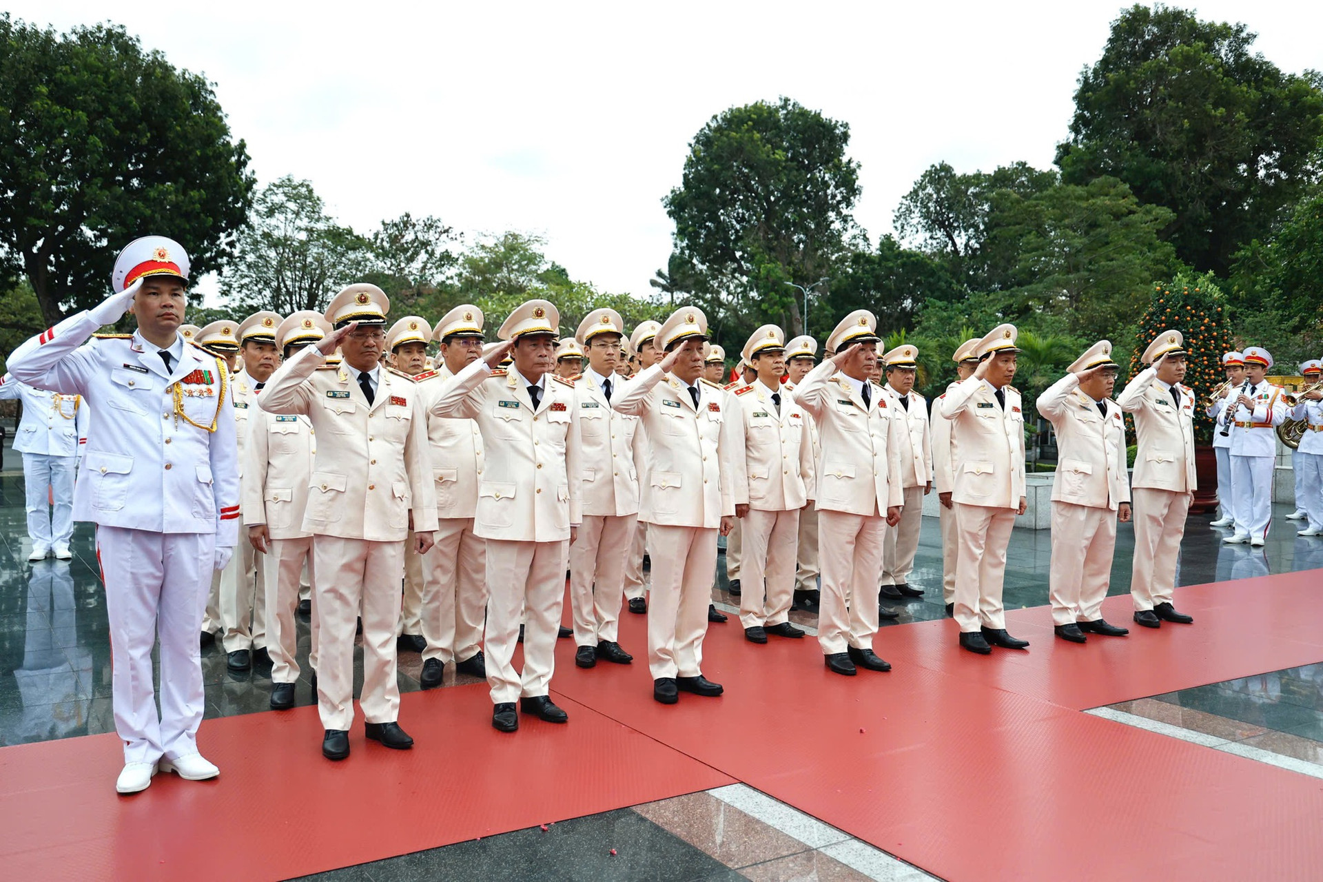 Lãnh đạo Đảng, Nhà nước vào Lăng viếng Chủ tịch Hồ Chí Minh nhân kỷ niệm 95 năm Ngày thành lập Đảng- Ảnh 7. Lãnh đạo Đảng, Nhà nước vào Lăng viếng Chủ tịch Hồ Chí Minh nhân kỷ niệm 95 năm Ngày thành lập Đảng- Ảnh 7.