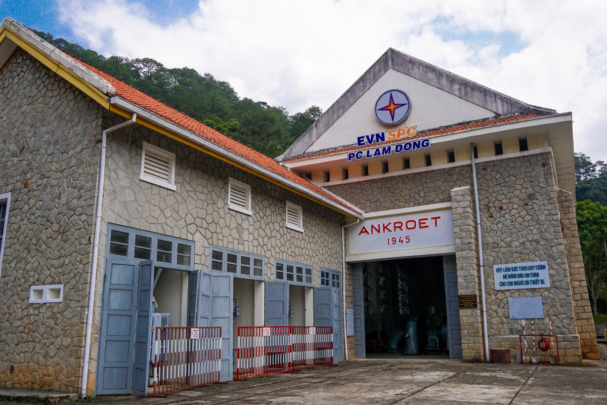 Một góc của Nhà máy thủy điện Ankroet. Nguồn ảnh: Báo Công thương Một góc của Nhà máy thủy điện Ankroet. Nguồn ảnh: Báo Công thương