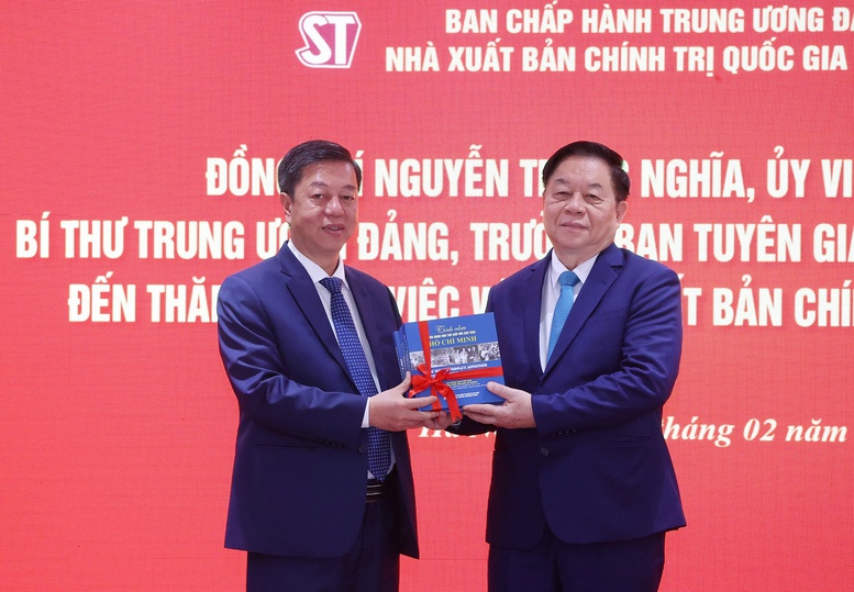 Phát huy vai trò, vị thế NXB lý luận chính trị hàng đầu, cánh chim đầu đàn ngành xuất bản Việt Nam.- Ảnh 1. Phát huy vai trò, vị thế NXB lý luận chính trị hàng đầu, cánh chim đầu đàn ngành xuất bản Việt Nam.- Ảnh 1.