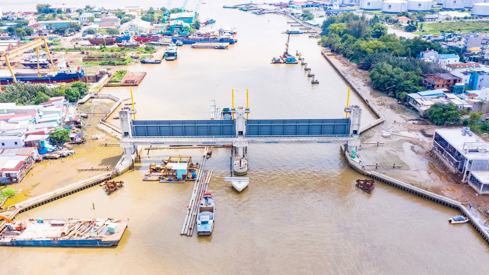 Dự án ngăn triều 10.000 tỷ tại TP giàu nhất Việt Nam sẽ xong vào cuối năm nay- Ảnh 1. Dự án ngăn triều 10.000 tỷ tại TP giàu nhất Việt Nam sẽ xong vào cuối năm nay- Ảnh 1.
