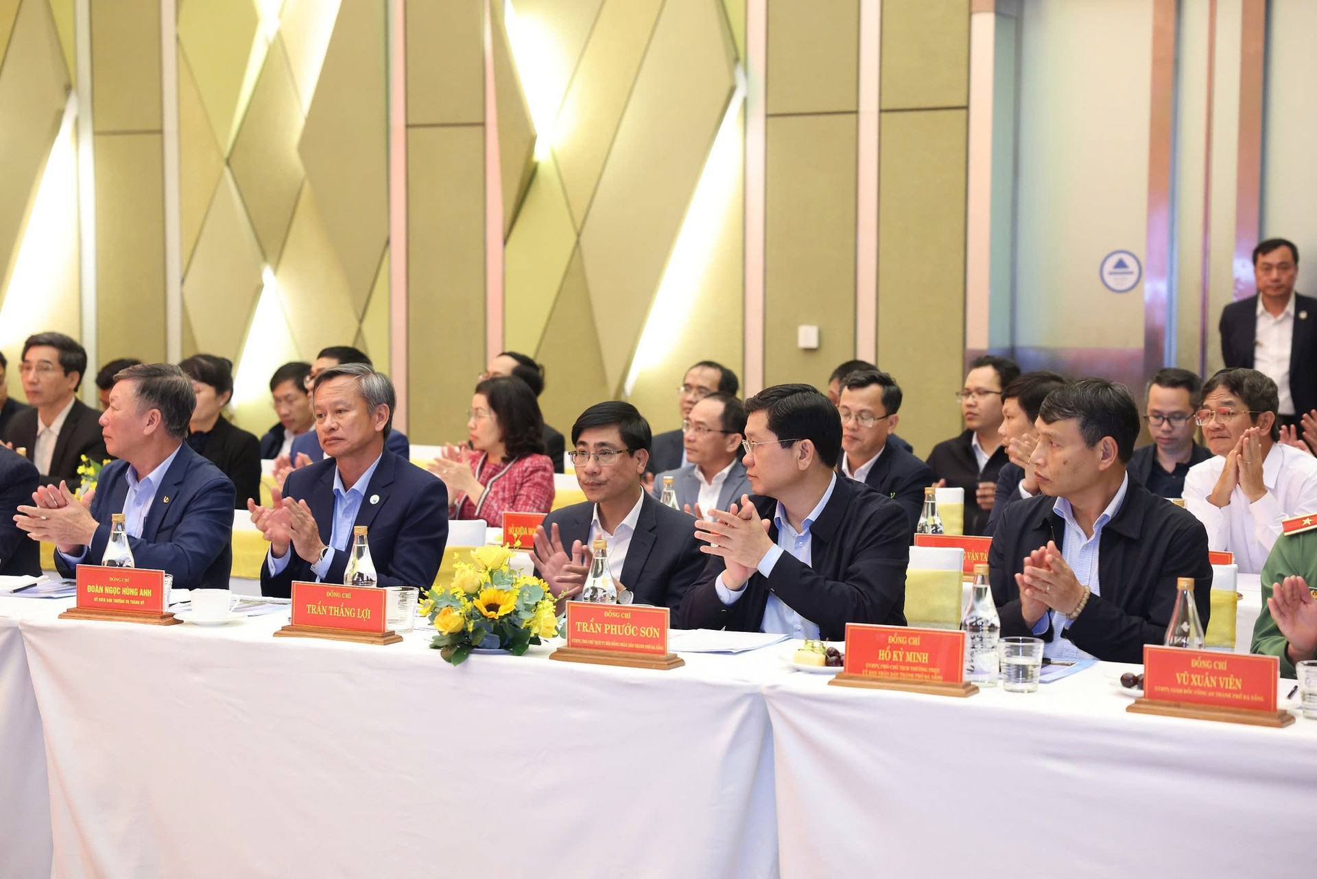 Thủ tướng chỉ đạo, tháo gỡ nhiều chương trình, dự án lớn của Đà Nẵng- Ảnh 4. Thủ tướng chỉ đạo, tháo gỡ nhiều chương trình, dự án lớn của Đà Nẵng- Ảnh 4.