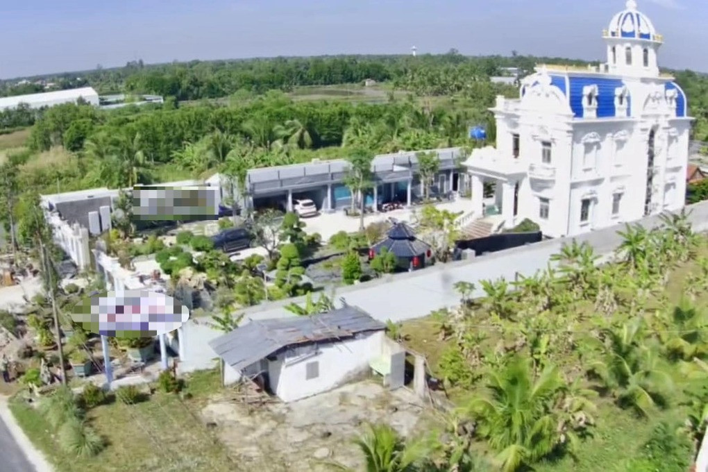 Biệt thự ‘đẹp nhất Cà Mau’ xây dựng trái phép: Phát hiện chủ nhân chưa thực hiện nghĩa vụ tài chính- Ảnh 2. Biệt thự ‘đẹp nhất Cà Mau’ xây dựng trái phép: Phát hiện chủ nhân chưa thực hiện nghĩa vụ tài chính- Ảnh 2.