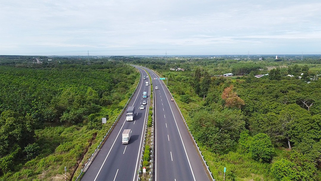 Đô thị đặc biệt của Việt Nam đẩy nhanh loạt dự án, quyết khơi thông 'cửa ngõ' với sân bay lớn nhất Việt Nam- Ảnh 1. Đô thị đặc biệt của Việt Nam đẩy nhanh loạt dự án, quyết khơi thông 'cửa ngõ' với sân bay lớn nhất Việt Nam- Ảnh 1.