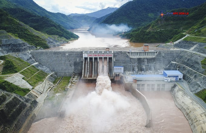 Nhà máy thủy điện Sơn La khi xả nước. Nguồn ảnh: EVN