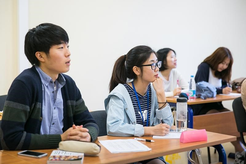 Trước 11/4, 1.000 cơ hội cho HSSV Việt Nam lấy học bổng 'vàng' Chính phủ Liên Bang Nga: Miễn học phí, hỗ trợ hàng tháng và bố trí chỗ ở - ảnh 1
