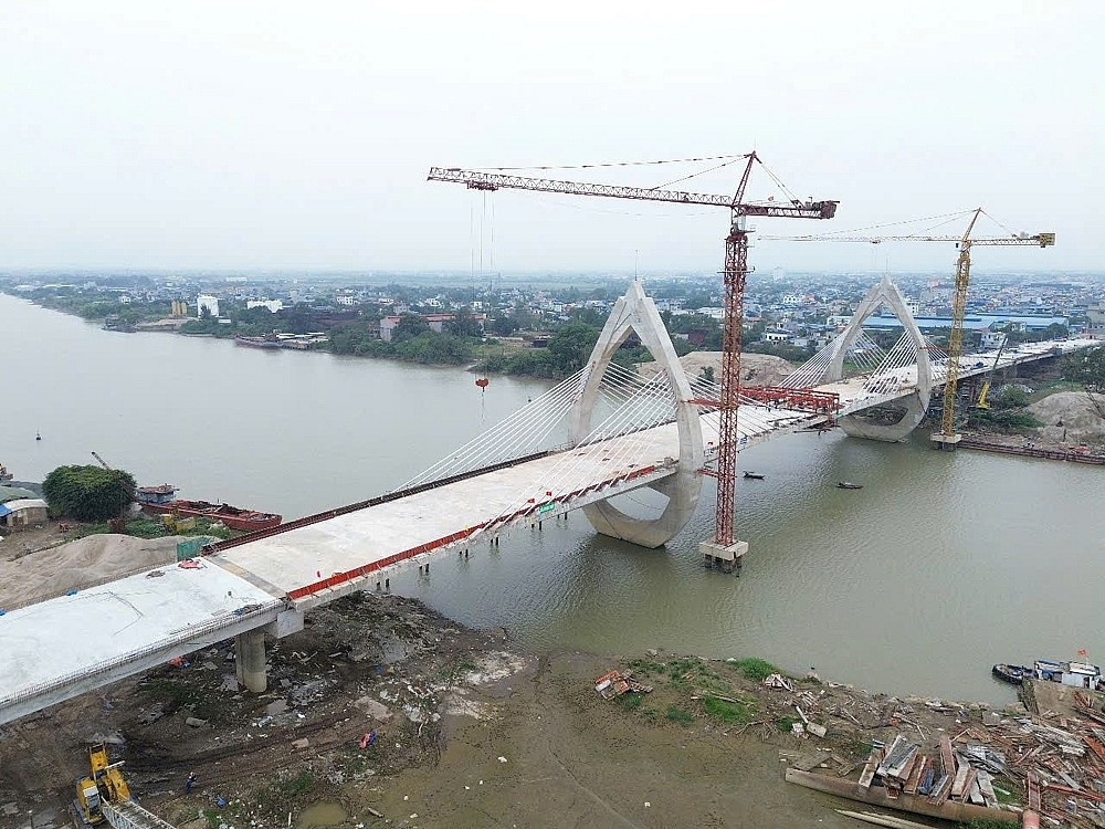 Cầu dây văng 1.200 tỷ đồng hình búp sen đầu tiên tại ‘đất học’ của miền Bắc - ảnh 3
