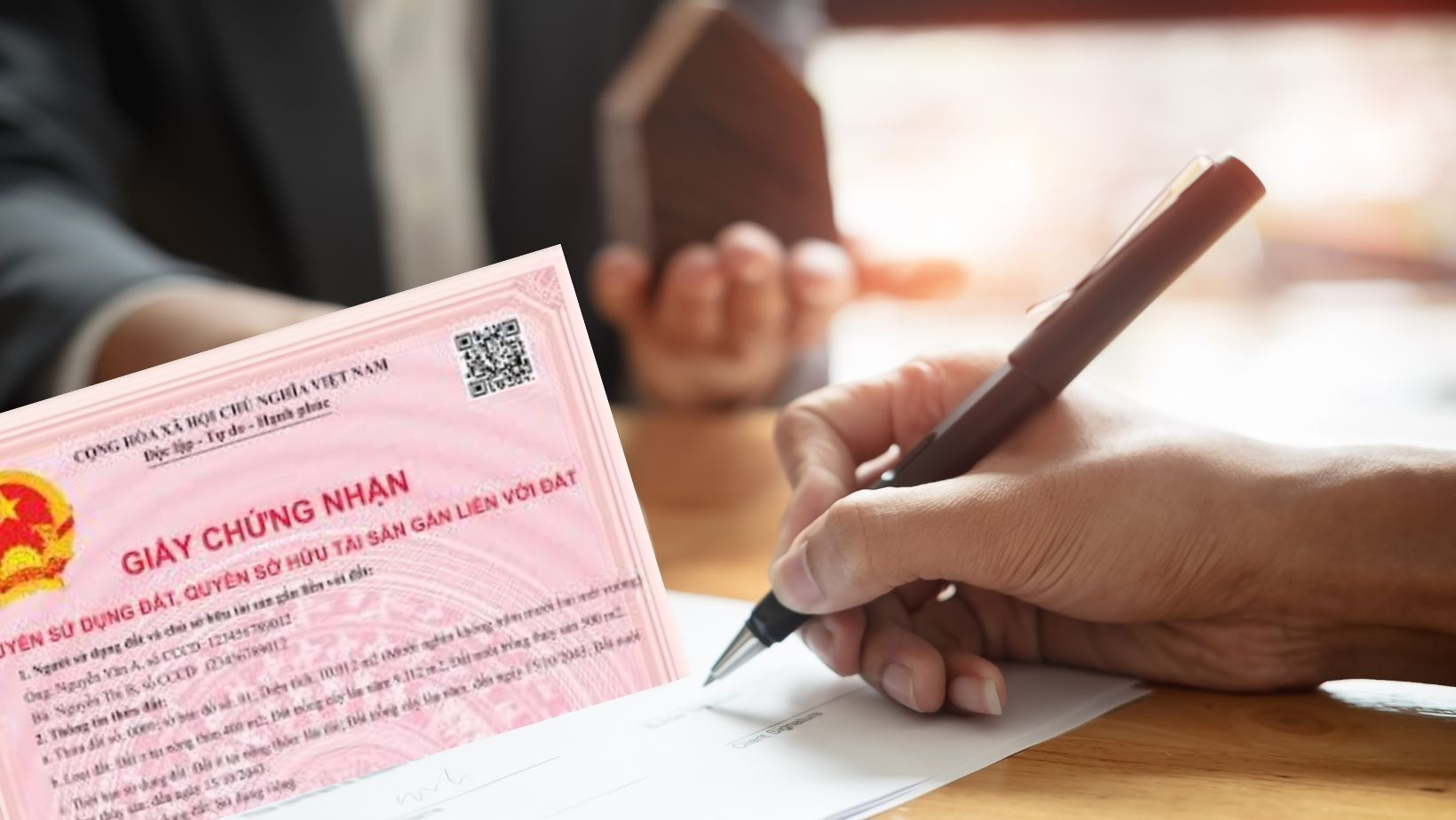 Từ giờ, sổ đỏ có thể đứng tên bao nhiêu người?- Ảnh 1. Từ giờ, sổ đỏ có thể đứng tên bao nhiêu người?- Ảnh 1.