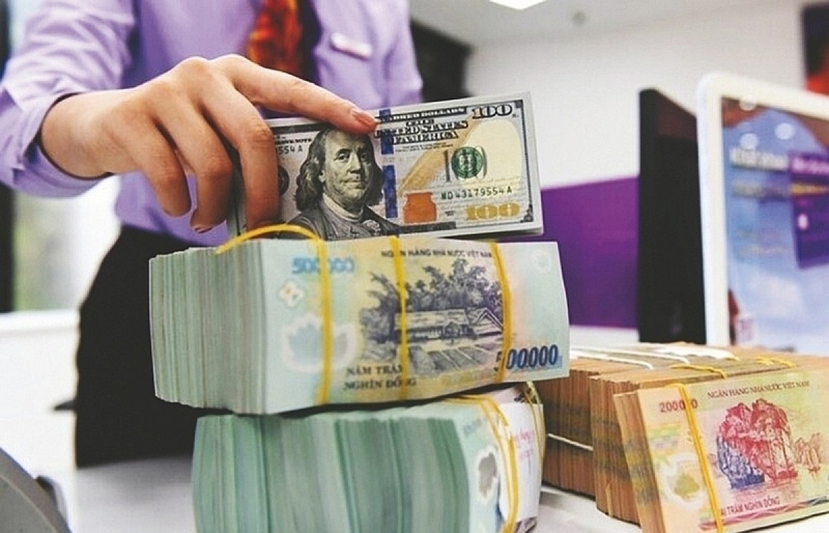 Lượng tiền gửi dân cư vào ngân hàng phá vỡ kỷ lục