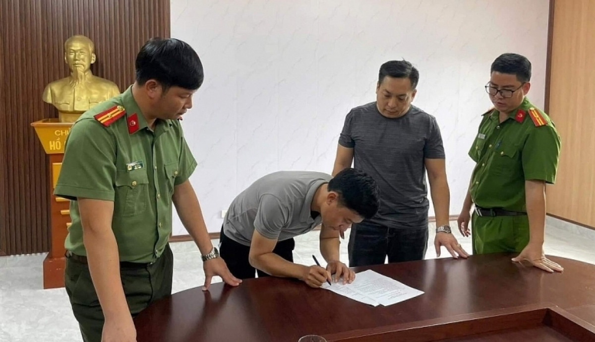 Bất ngờ nhận được 1,2 tỷ đồng chuyển khoản nhầm, người đàn ông Phú Thọ lập tức báo công an